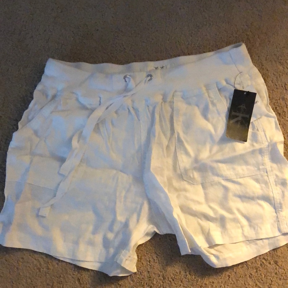 BNWT Calvin Klein white linen shorts